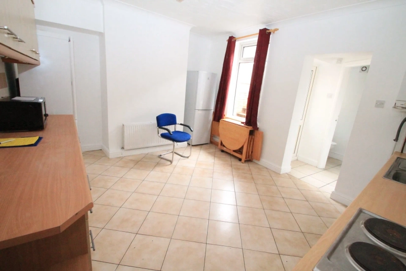 Victoria Terrace, LN1 1HZ - 4 Bed - Thumbnail 1